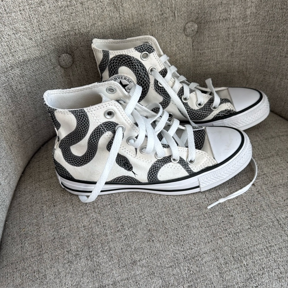 "Eras" Reputation Snake Converse Size 5